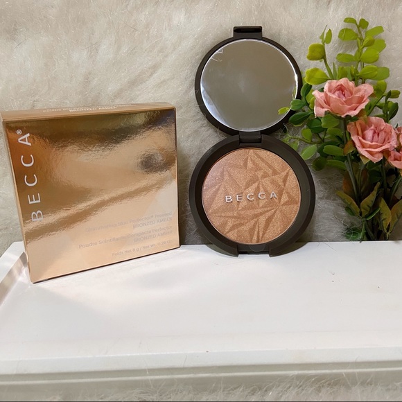 SOLD Becca Highlighter Bundle + Makeup Bag - Picture 2 of 8